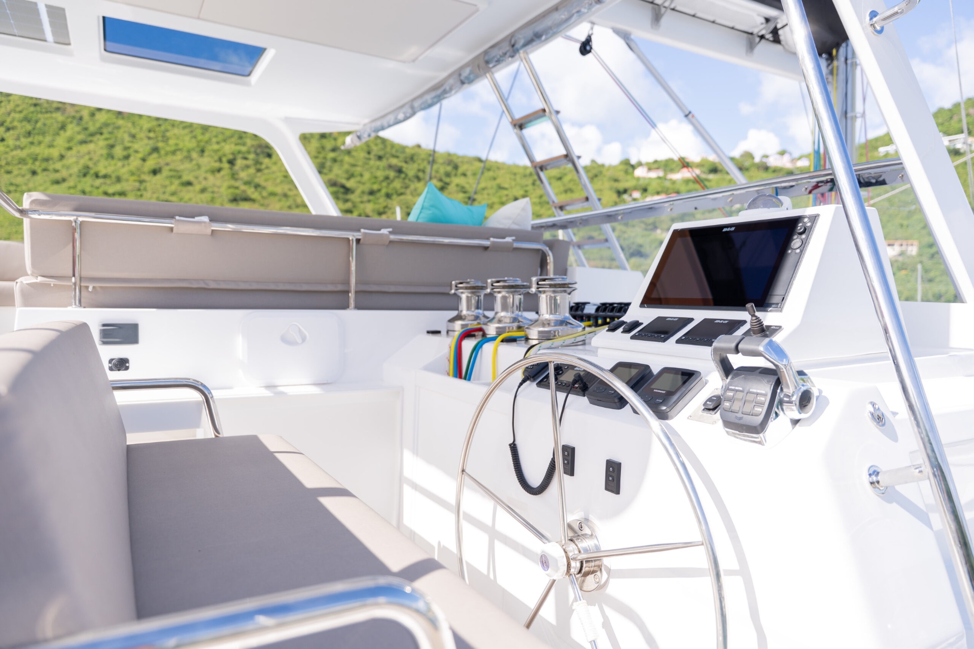 Voyage 510 flybridge helm