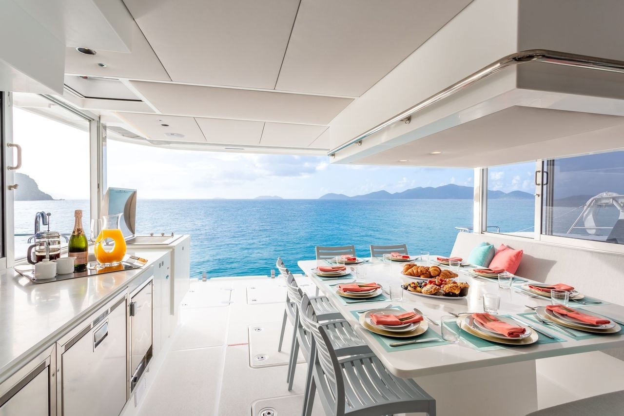 Voyage 590 aft cockpit dining area