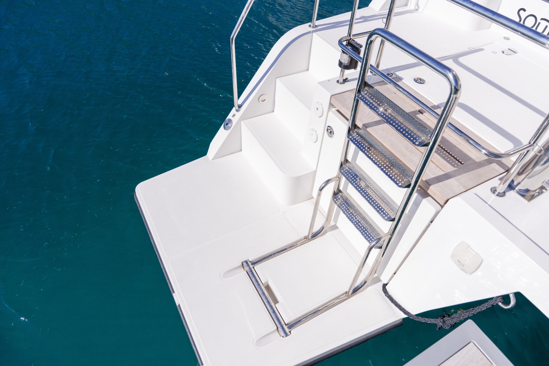 Voyage 510 transom and swim platform