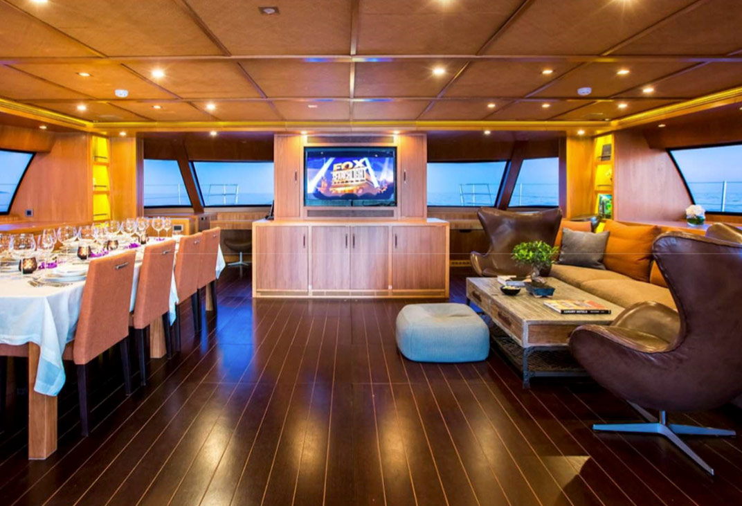 Blue Coast 95-1 dining lounge